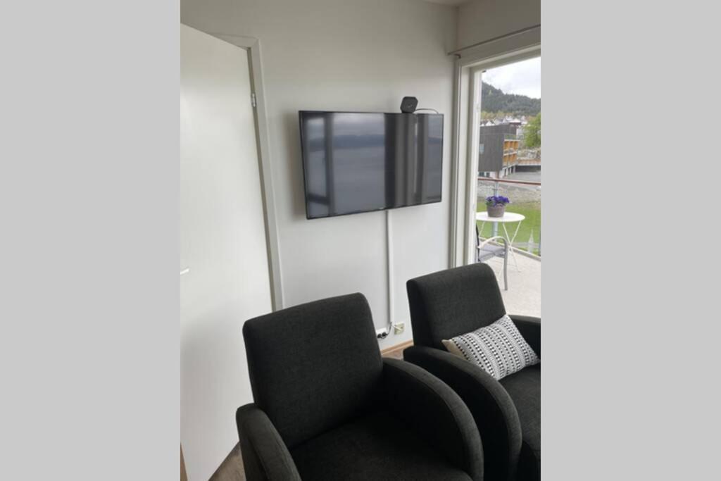 Flott Leilighet Med Spektakulaer Utsikt! Hjelmeland Ngoại thất bức ảnh